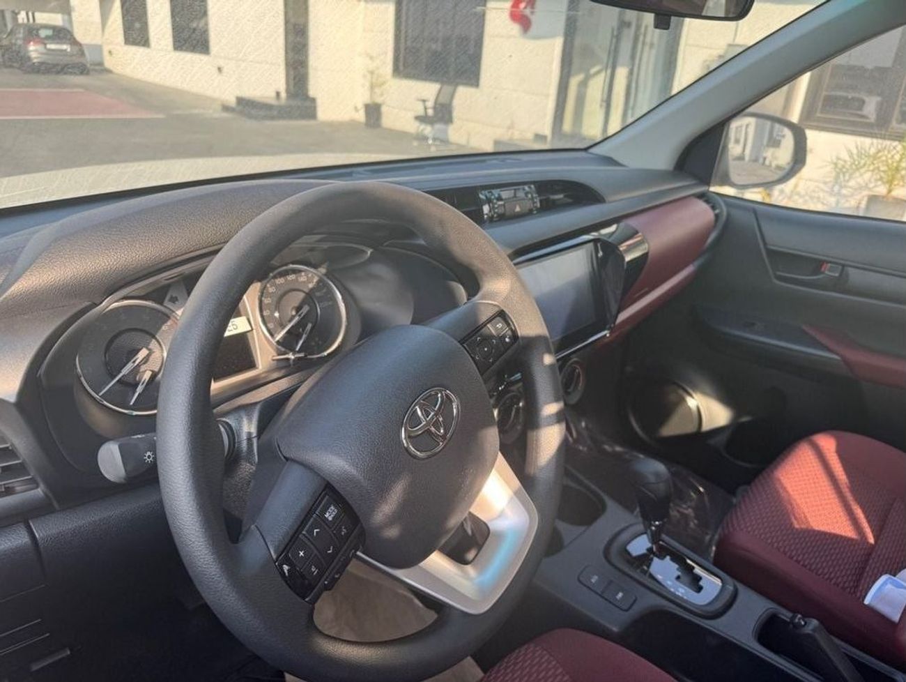 Toyota Hilux 2.7 L , pick-up , automatic , petrol