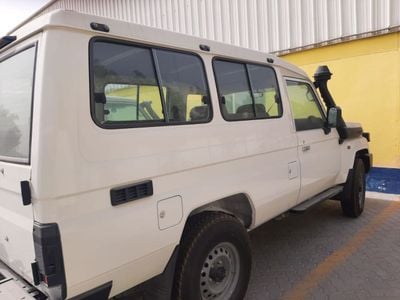 Toyota Land Cruiser 70 TOYOTA LAND CRUISER LC78 3DOORS HARDTOP 4.0L PETROL AT