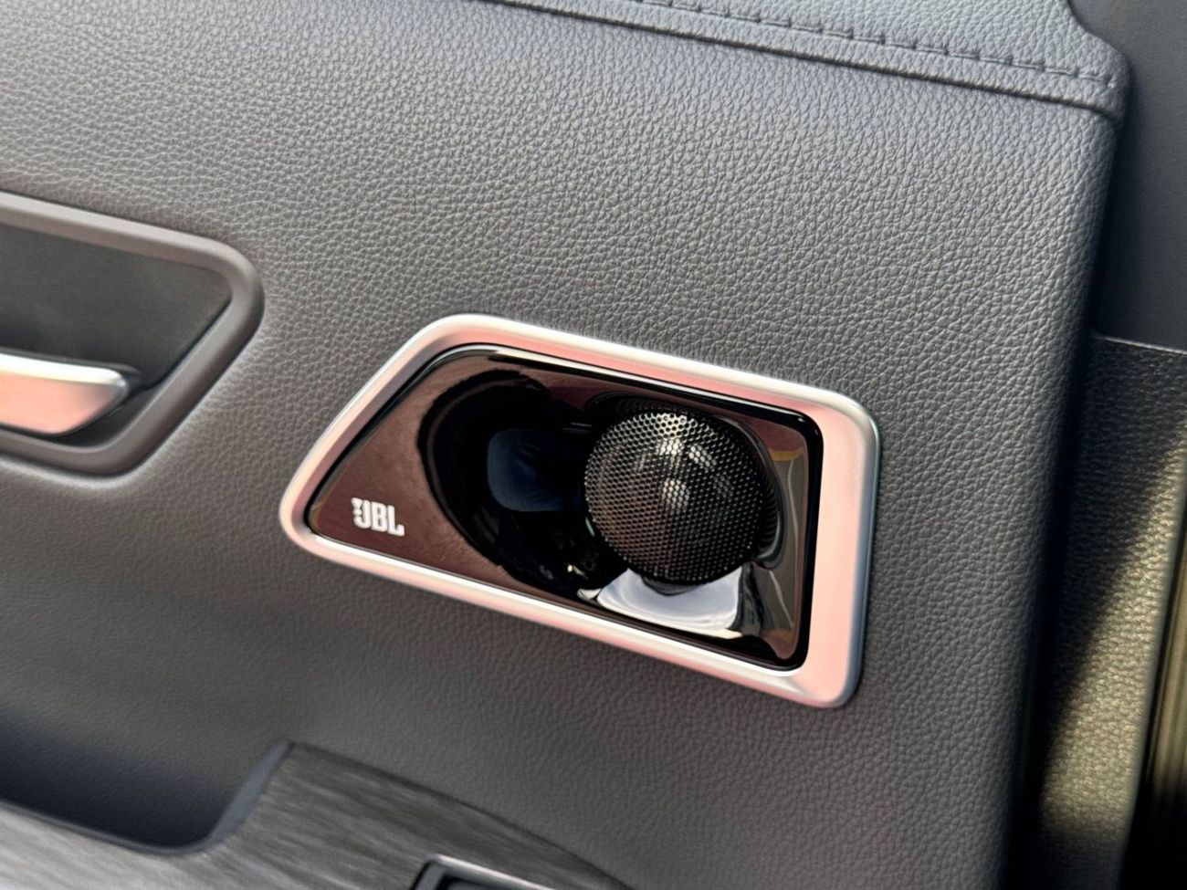 تويوتا لاند كروزر GR-S 3.3L