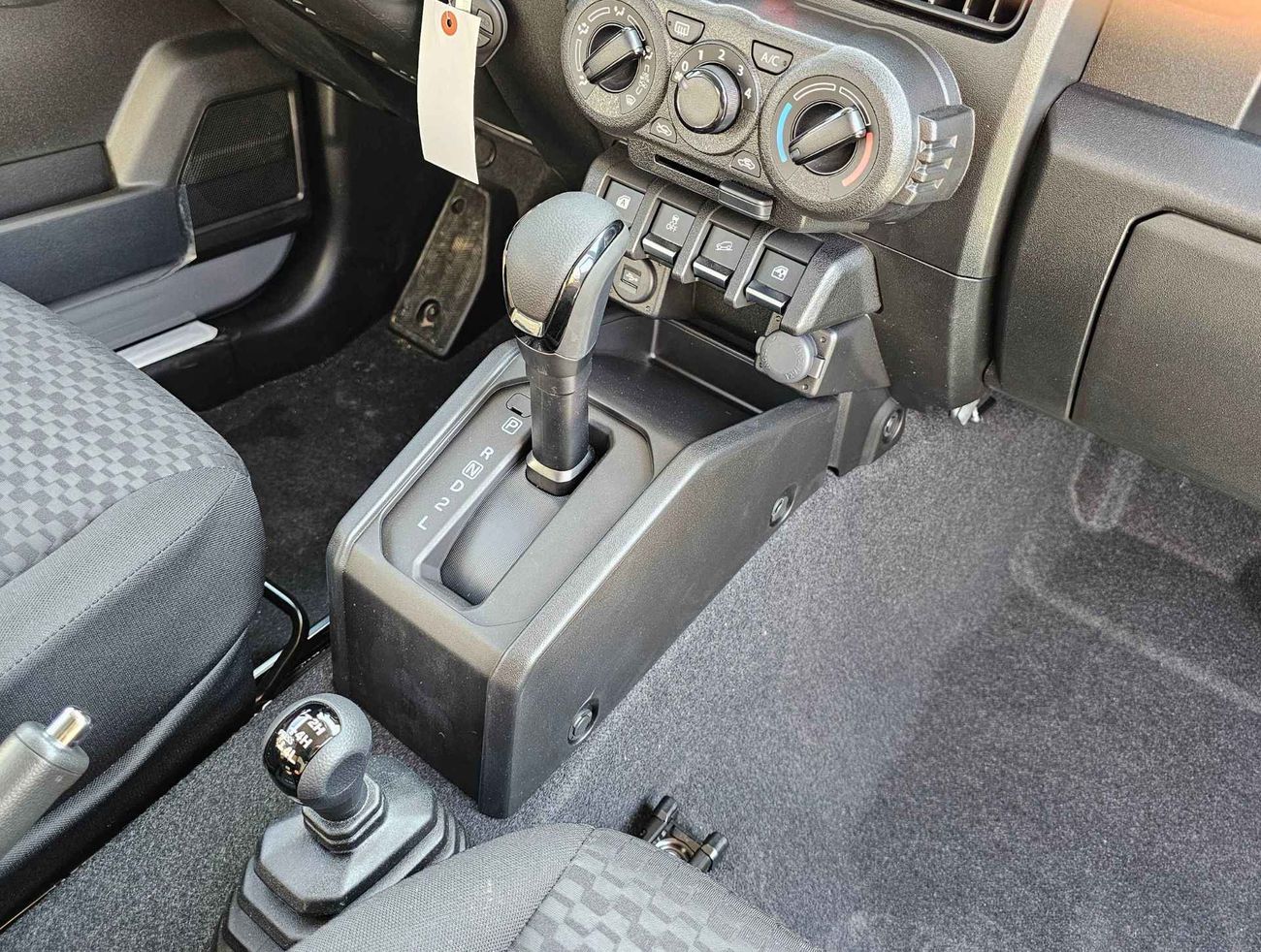 Suzuki Jimny 1.5L  PETROL / A/T / GL ALL GRIP OFF ROAD / DOUBLE TONE / 4WD (CODE # JY15GL)