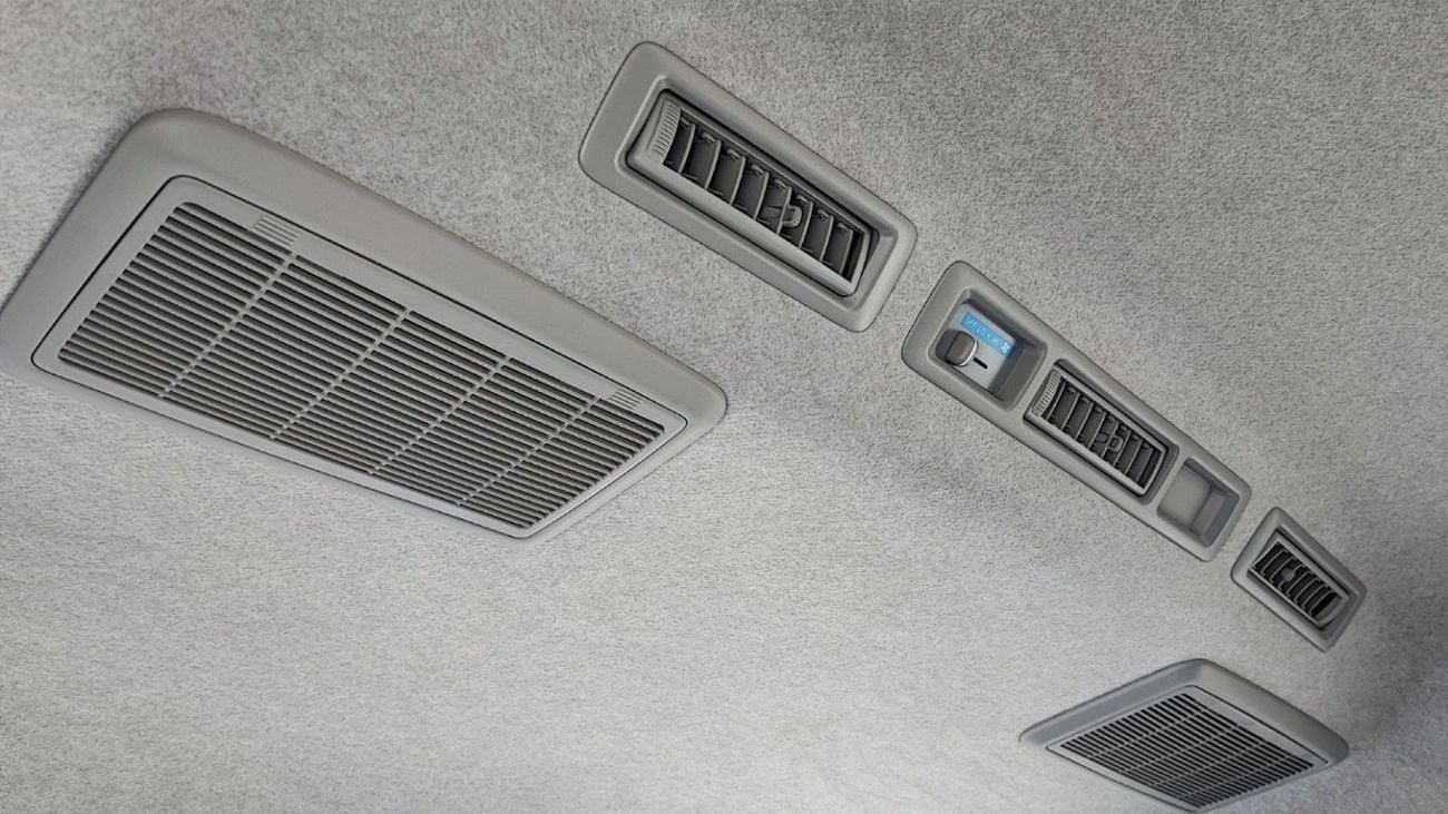 Toyota Hiace 2.5L TURBO DIESEL 15-SEATER H.ROOF MT