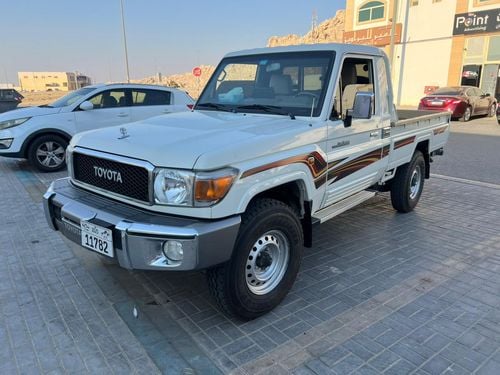 تويوتا لاند كروزر بيك آب PETROL