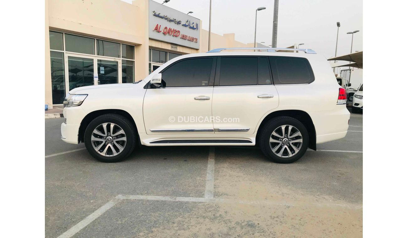 Toyota Land Cruiser بحاله ممتازه بدون حوادث تشييكات وكاله بحاله ممتازه ضمان شاسيه جير ماكينه بودى