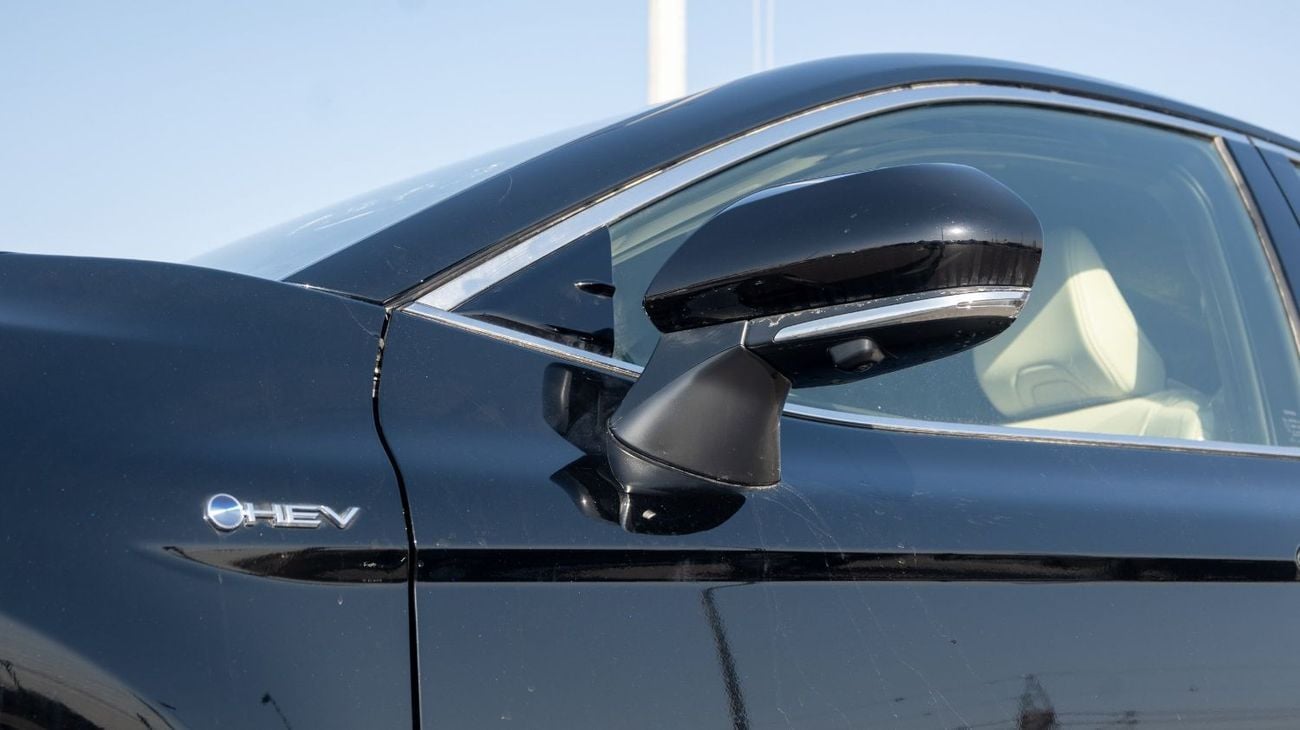 Toyota Camry limited 2.5L Hybrid