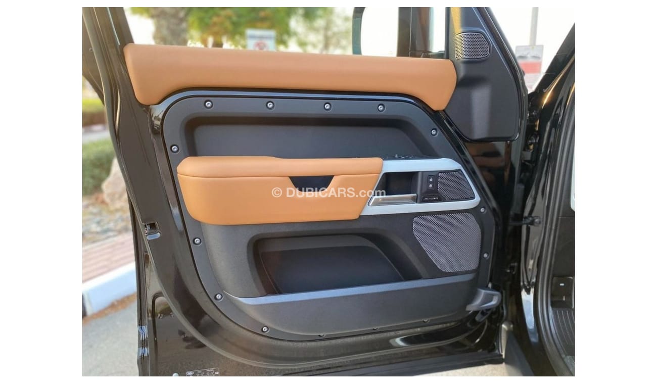 Land Rover Defender BLACK TAN GCC SPEC UNDER WARRANTY AND SERVICE