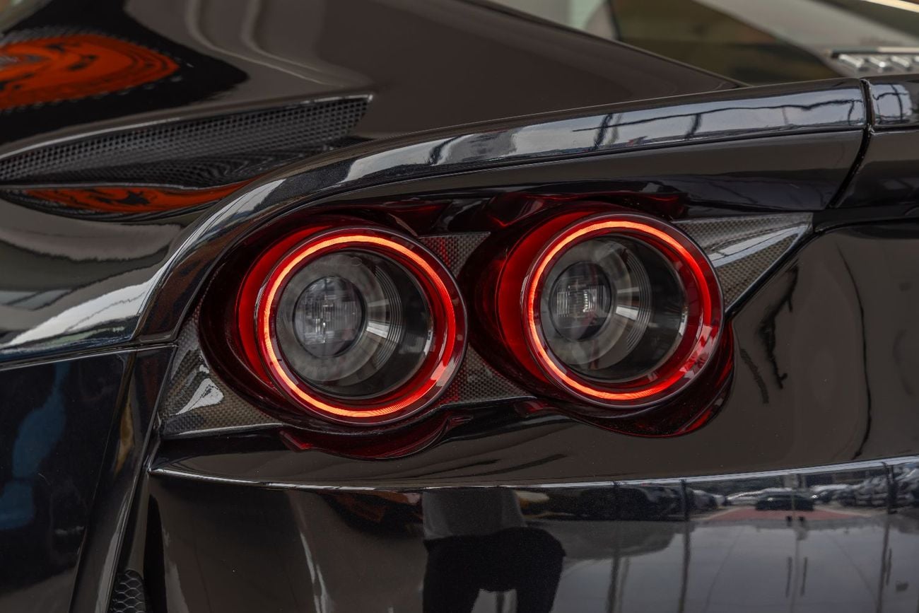 فيراري 812  سوبرفاست Ferrari 812 Superfast |  GCC Specs | Fully Carbon Fiber | Ceramic Brakes | Low Mileage | 2018