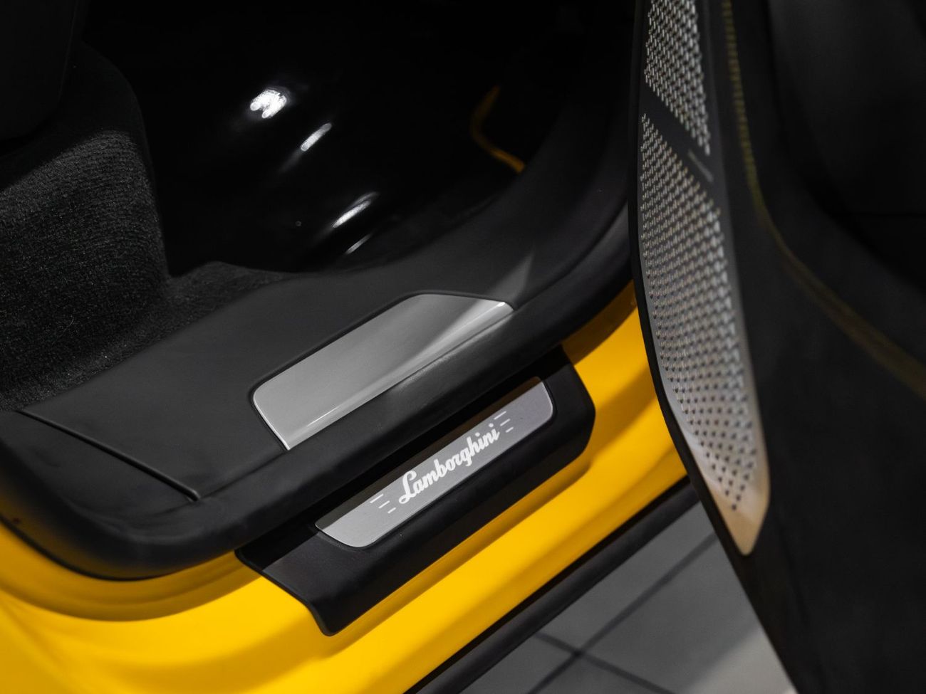 Lamborghini Urus S 4.0T V8 S | 2024 | Low Mileage | Full Option | No Accident