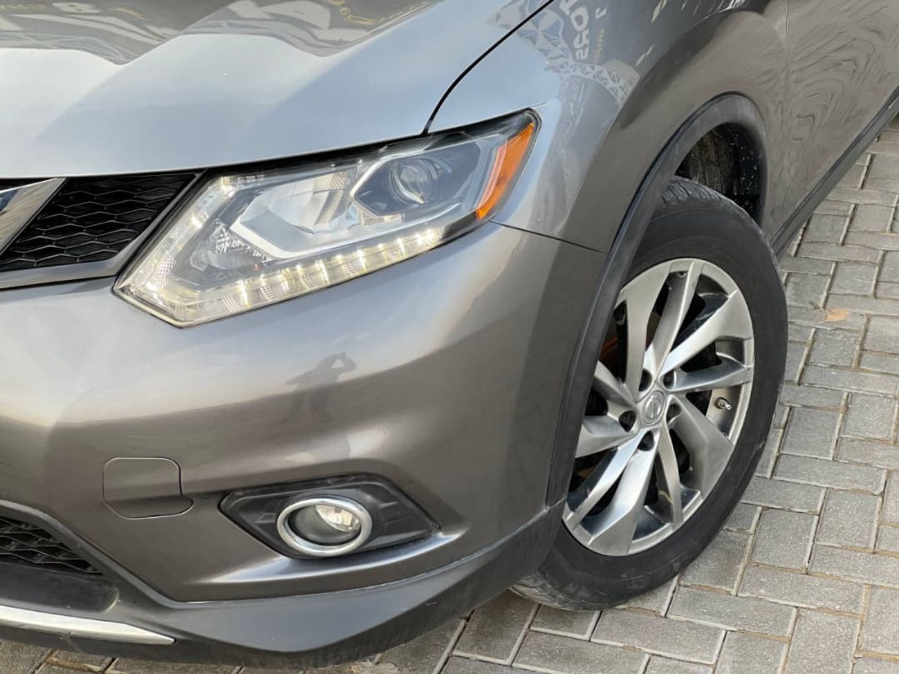 نيسان روج SL / V4 2.5 لتر / فتحة سقف بانورامية / شاشة كبيرة / دفع رباعي / جنوط / بحالة ممتازة