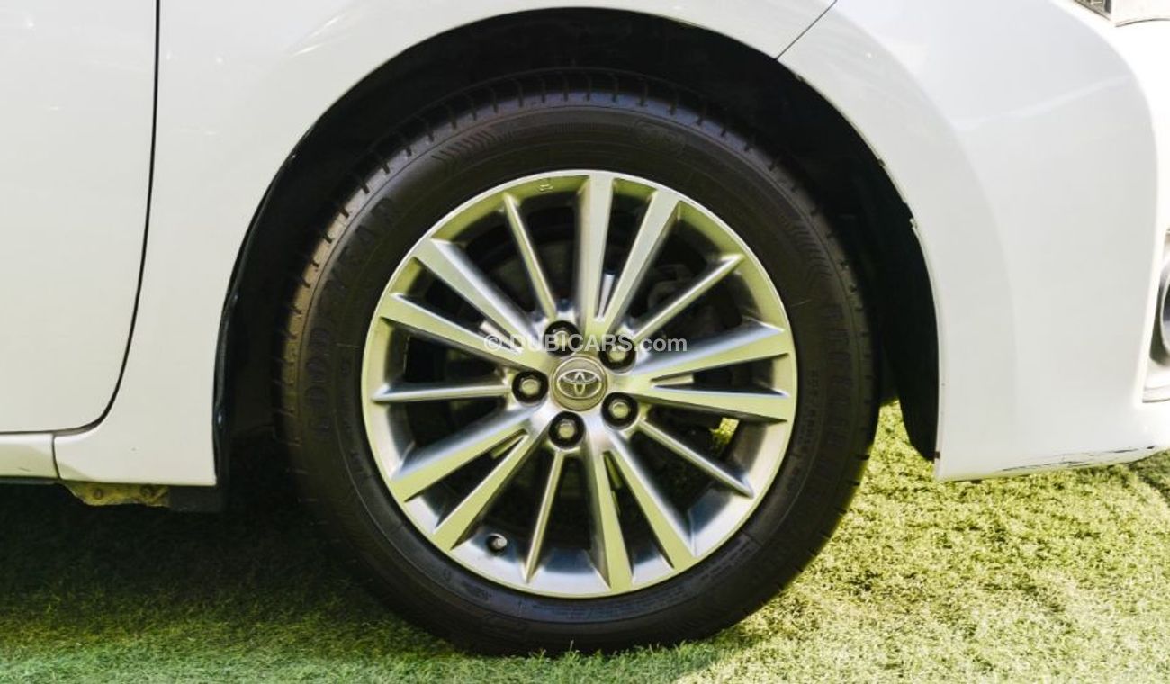 تويوتا كورولا خليجى 2015 رقم واحد فتحة بصمة كاميرا خلفية شاشة تحكم مثبت رنجات حساسات بحالة ممتازة لاتحتاج لمصاريف