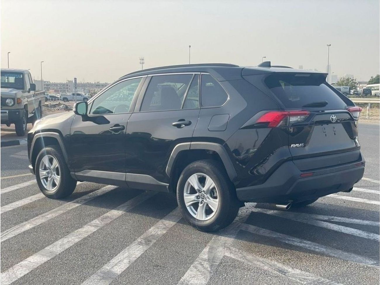 Toyota RAV4 2021 Toyota Rav4 XLE MidOption+ Push start - 2.5L V4 -