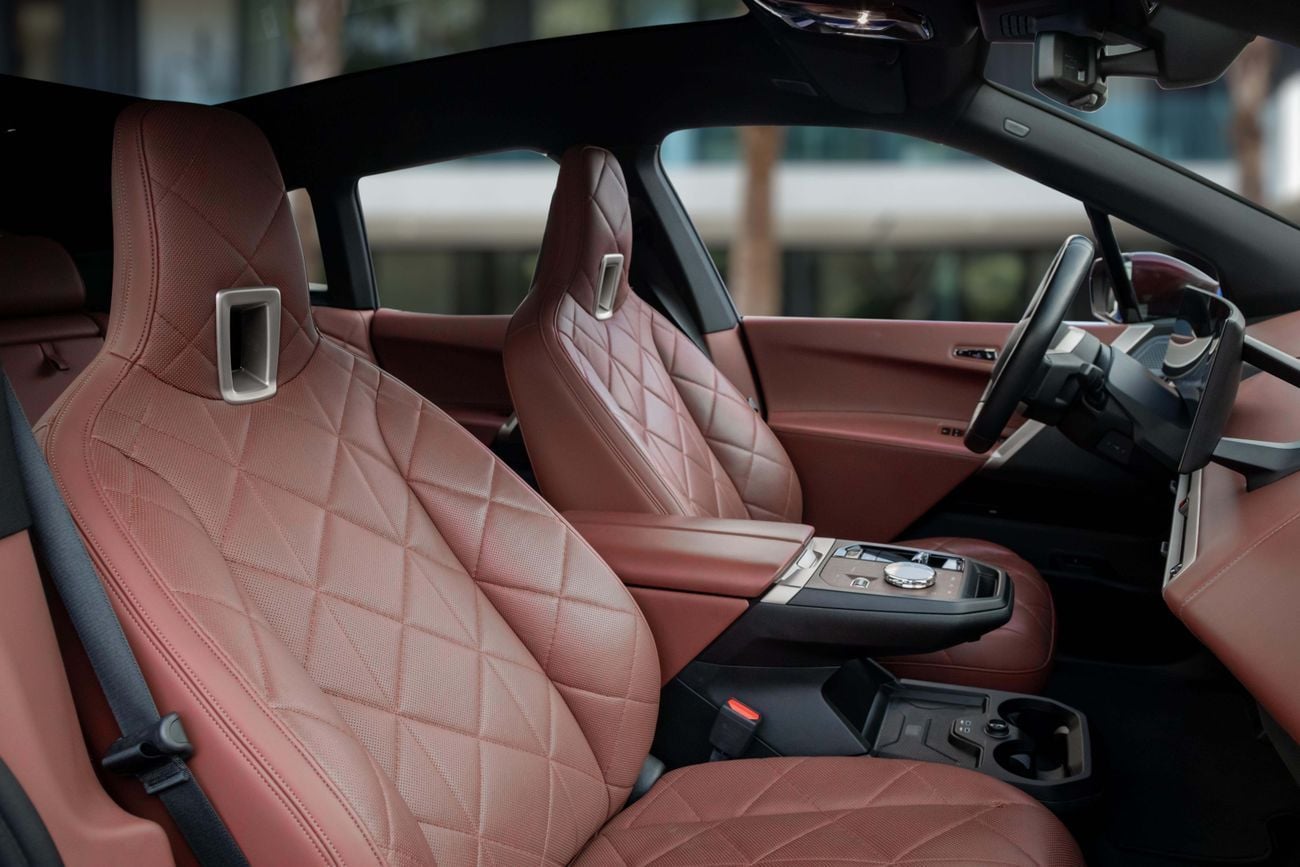 BMW iX IX xDrive40 | 3,780 P.M | 0% Downpayment | Agency Warranty 2028!