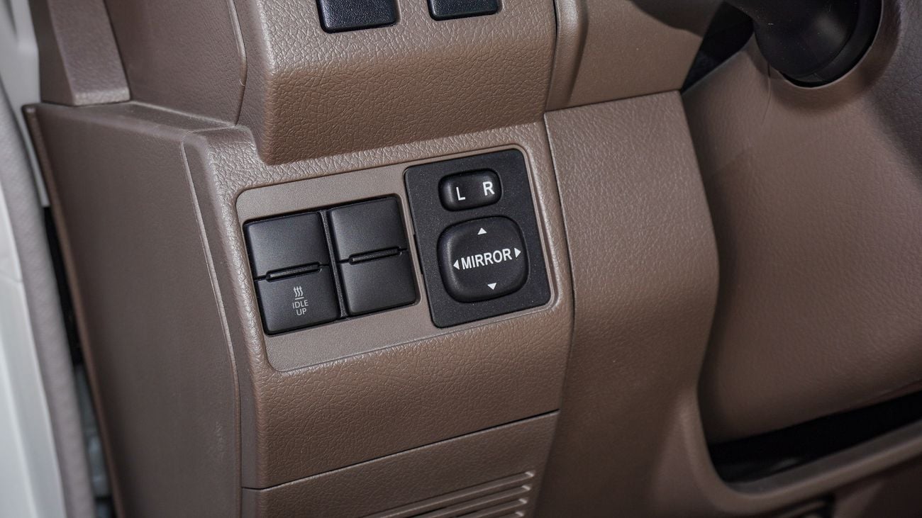 Toyota Land Cruiser 70 4.5L V8 Diesel M/T