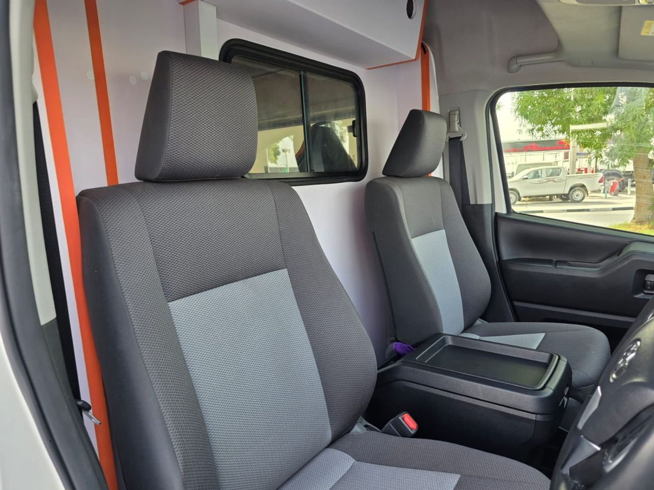Toyota Hiace DLS - STD ROOF FUEL DIESEL ,ENGINE CAPACITY 2800 CC ,RIGHT HAND DRIVE ONLY FOR EXPORT
