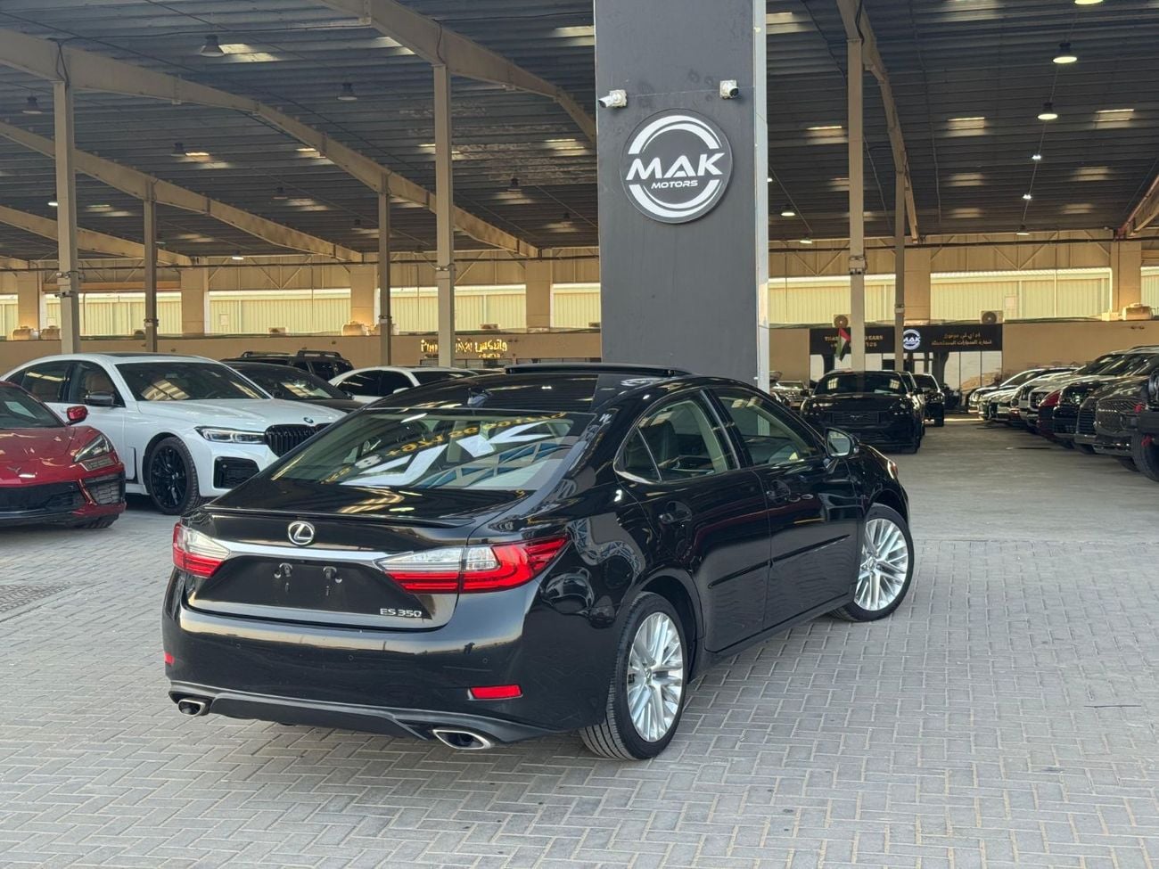 لكزس ES 350 3.5 V6 /PLATINUM / LOW MILEAGE / SCREEN /COOLING AND HEATING SEATS  / IN PERFECT CONDITION