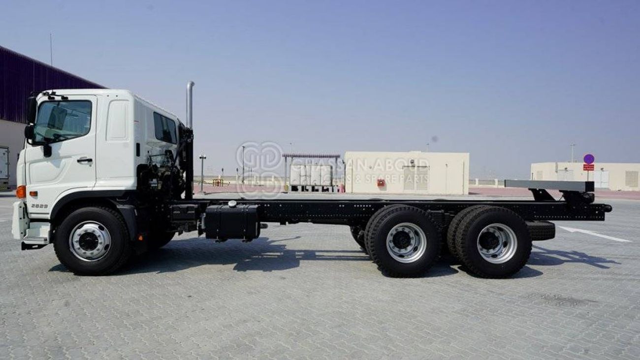 Hino 500 HINO FM 2829 Chassis GVW 28 Ton, Single Cab 6 × 4 with Bed Space, M/T MY23