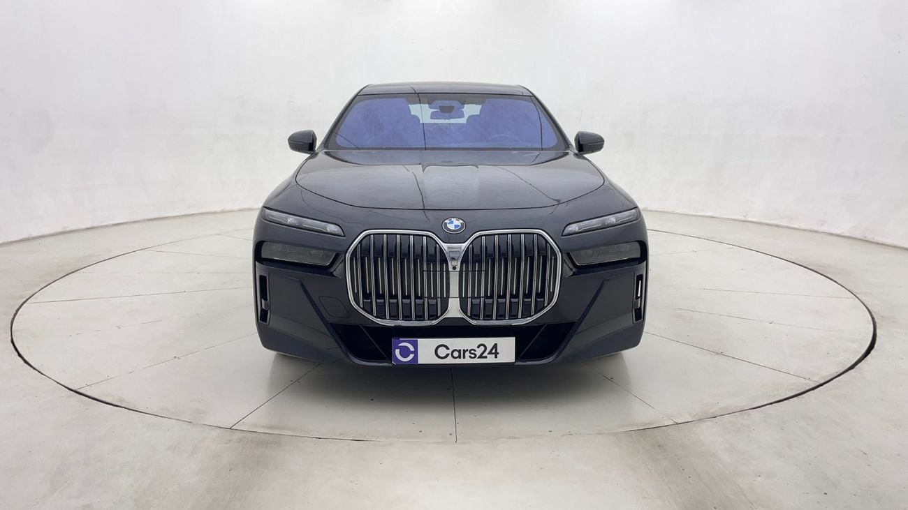 بي أم دبليو 740i 3L 2023 | 0 DP | 3942/Month | 30 Day Return | Service History