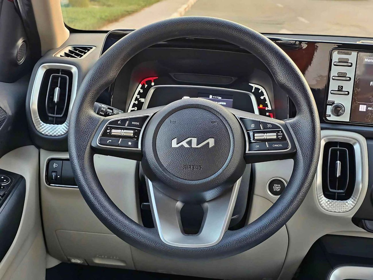 Kia Sonet DUAL TONE/ 1.5L V4/ SUNROOF/ FULL OPTION/ PUSH START (CODE# 68065)