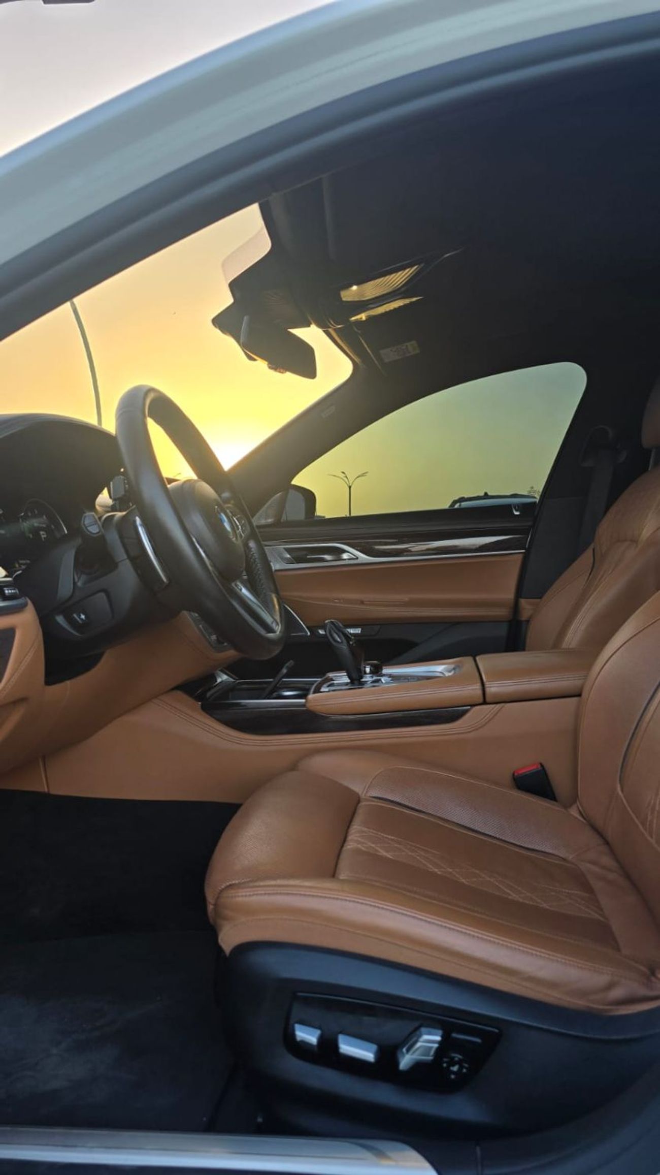 BMW 750Li Luxury 4.4L (443 HP)