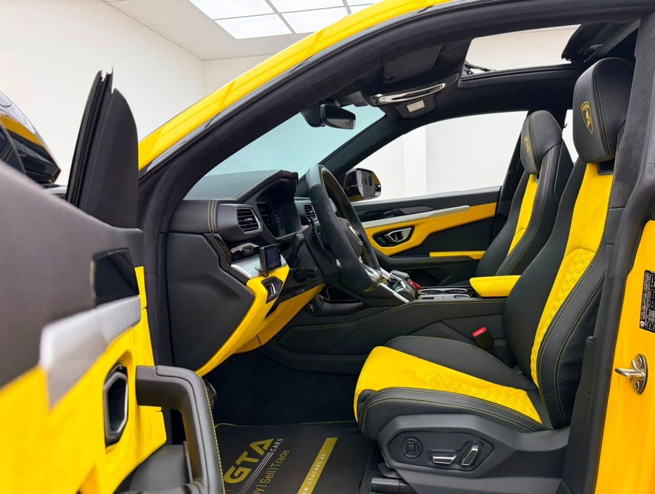 Lamborghini Urus STD 2020 Lamborghini Urus, Warranty, Full Lamborghini Service History, Very Low Km, Japanese