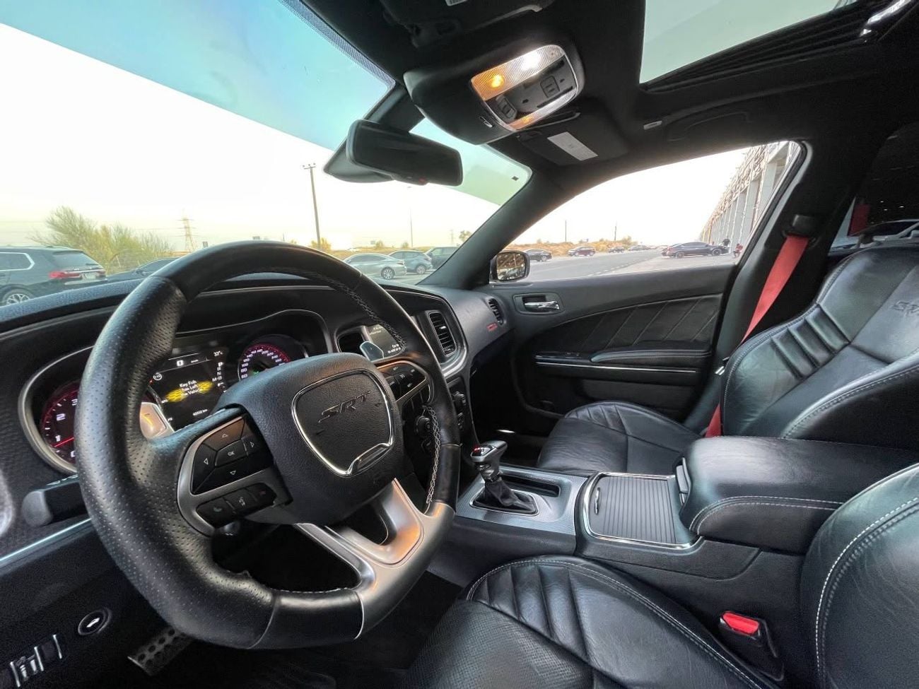 Dodge Charger HELLCAT 707HP / 6.2L V8 / LOW MILEAGE / SUNROOF / LEATHER SEATS / BLIND SPOTS / REMOTE START
