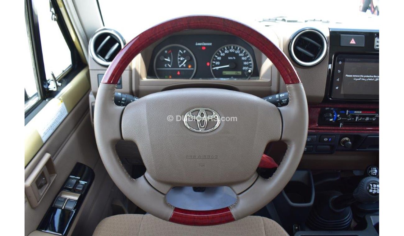 تويوتا لاند كروزر 70 71 DLX V6 4.0L Petrol MT