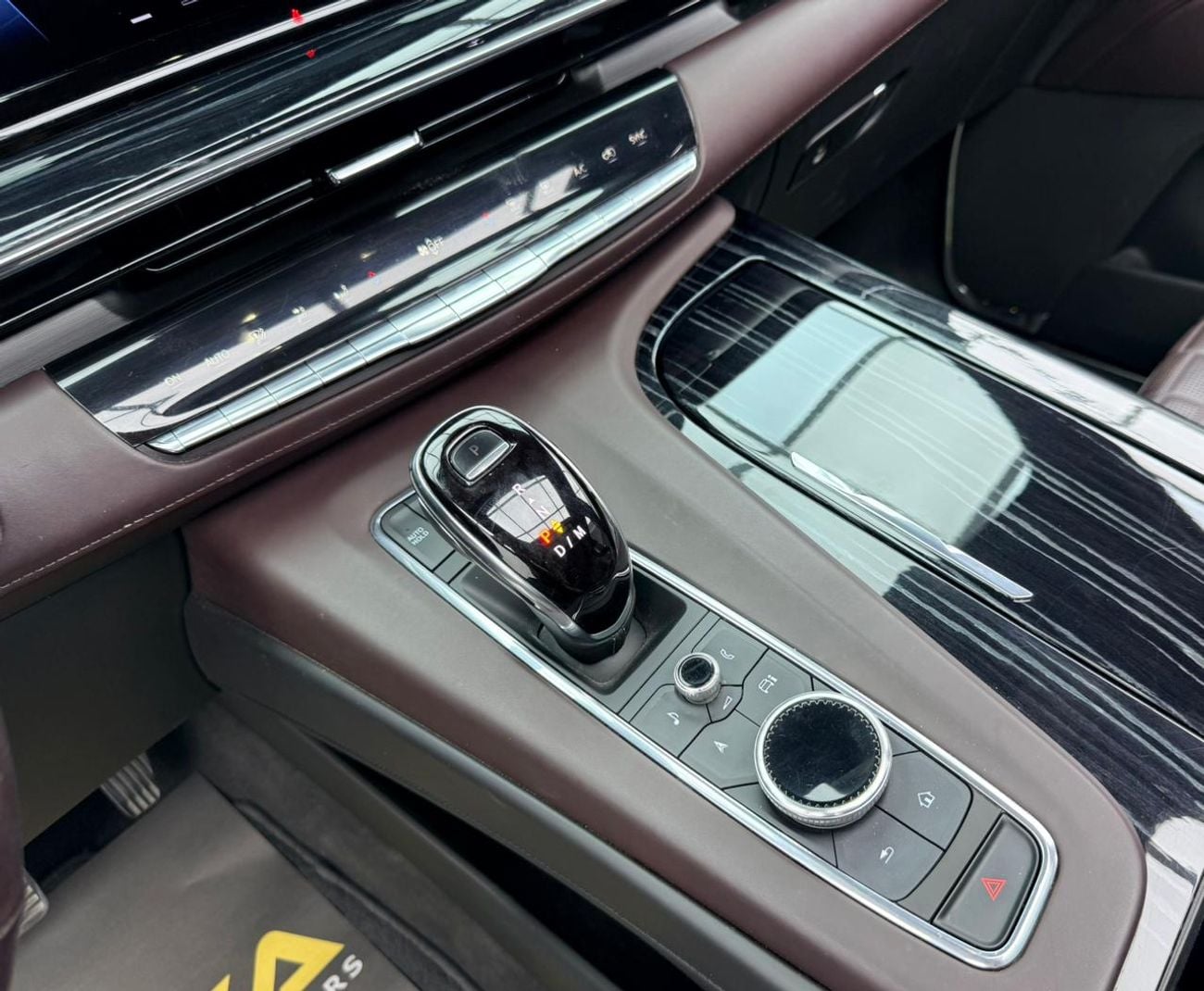 كاديلاك إسكالاد Escalade-V 6.2L 2023 Cadillac Escalade V, 2027 Cadillac Warranty, 2028 Cadillac Service Pack, GCC