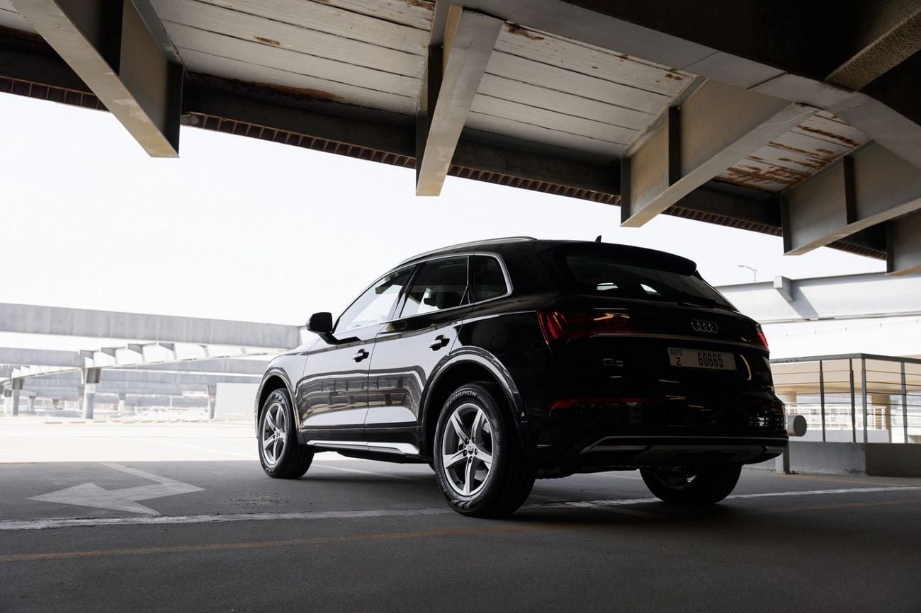 Audi Q5 45 TFSI Quattro Design 2.0L Audi Q5 2022 GCC specs
