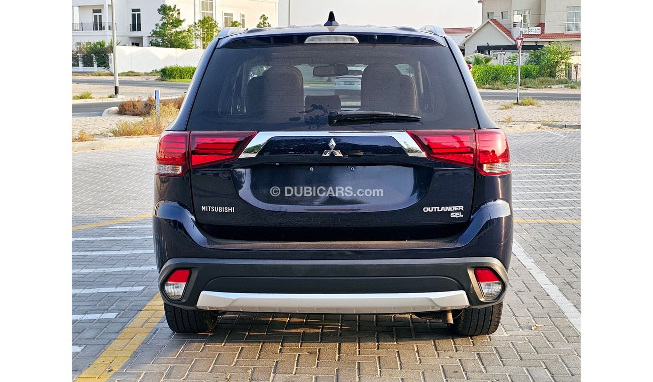 ميتسوبيشي آوتلاندر Full Option | Sunroof | Original Airbags | 7 Seats