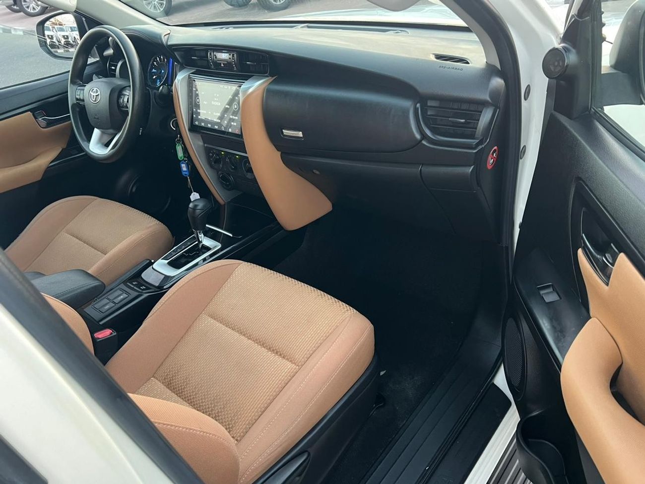 Toyota Fortuner 2020 TOYOTA FORTUNER EXR - 2.7L . v4 - PARKING SENSOR - GASOLINE / PETROL ⛽️ - BLUETOOTH  PLAY - GCC