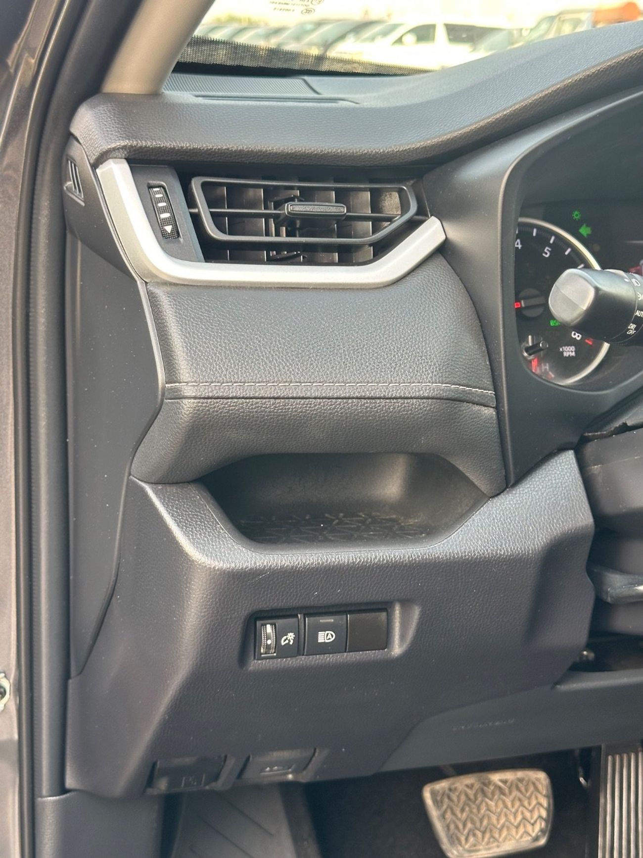 Toyota RAV4 XLE 4WD push start,leather seats 2021