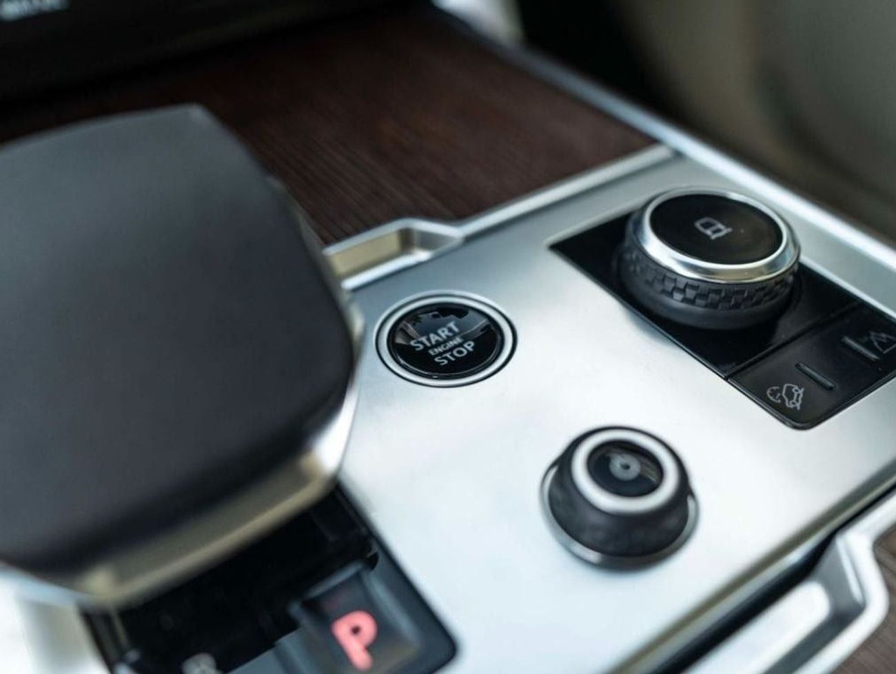 لاند روفر رينج روفر Autobiography P530 4.4L