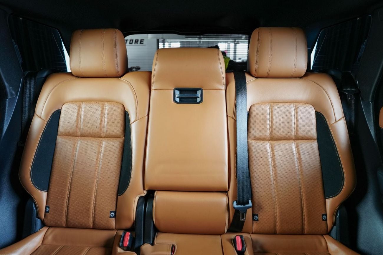 Land Rover Range Rover Sport HSE DYNAMIC GCC-Land Rover FSH-low mileage-Two Tone Interior-Just Been serviced