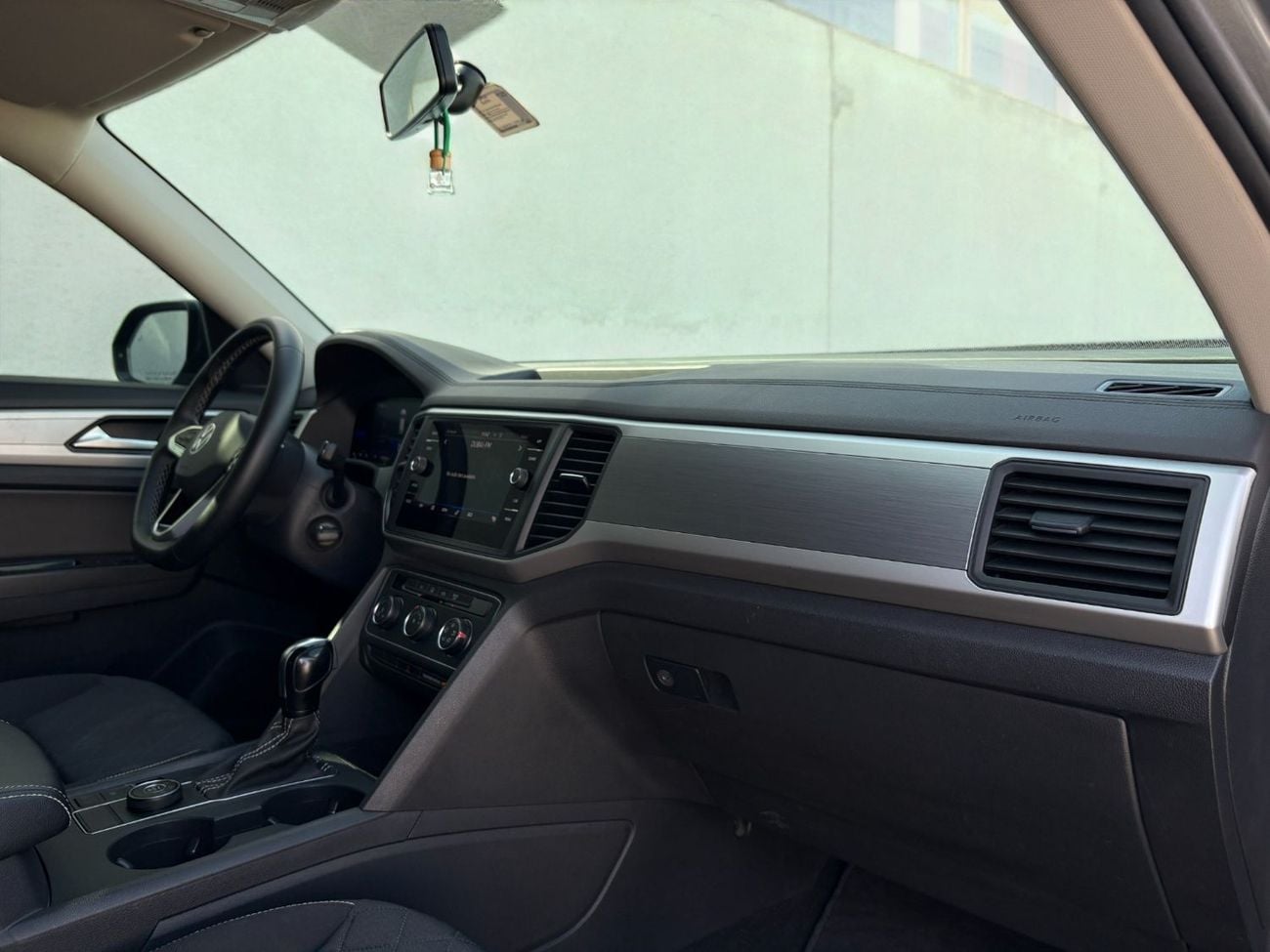 فولكس واجن تيرامونت VOLKSWAGEN TERAMONT 3.6L V6 A/T | 2022 | GCC SPECS | AED 1,220 per month