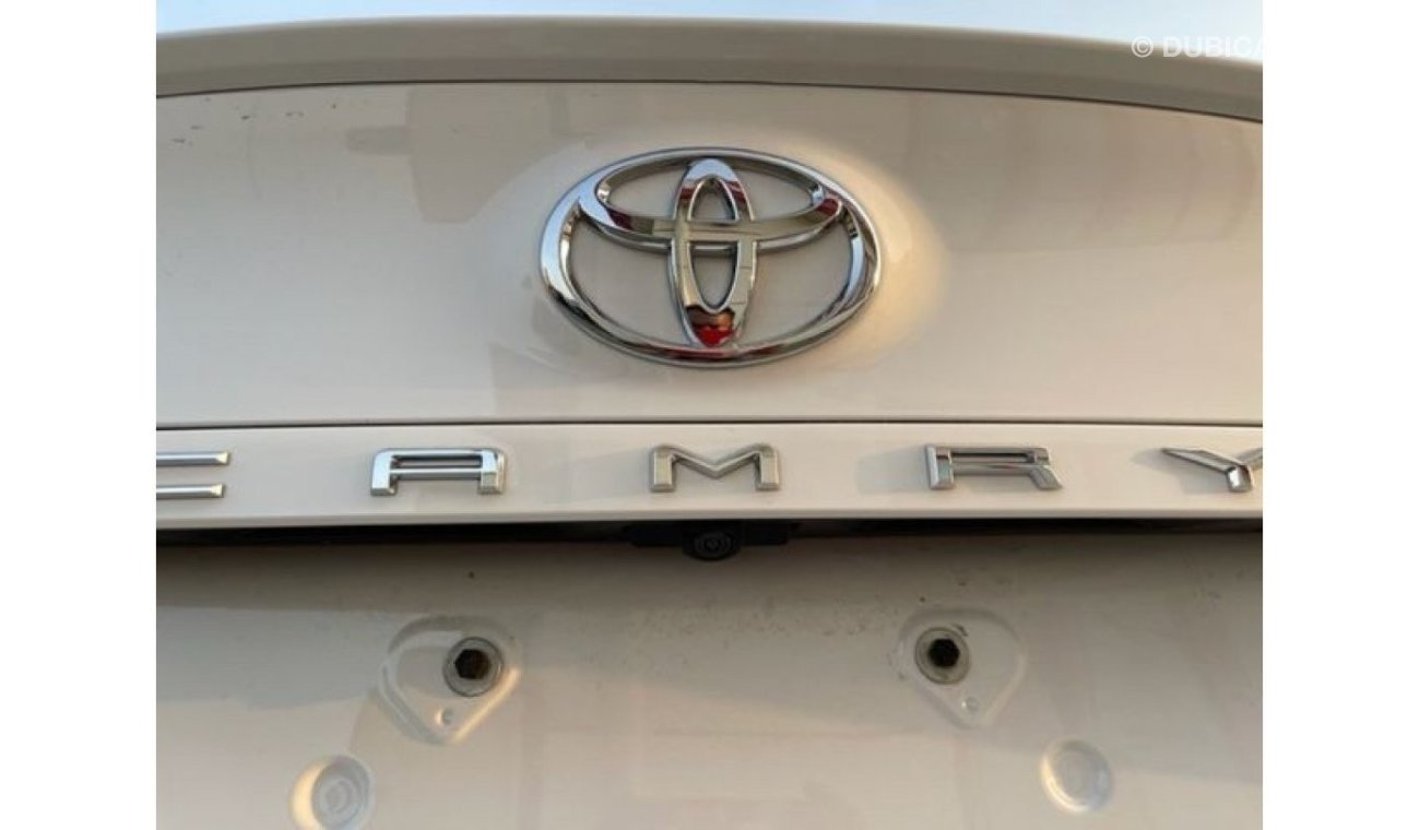 Toyota Camry 2.5L SE Full option with Radar