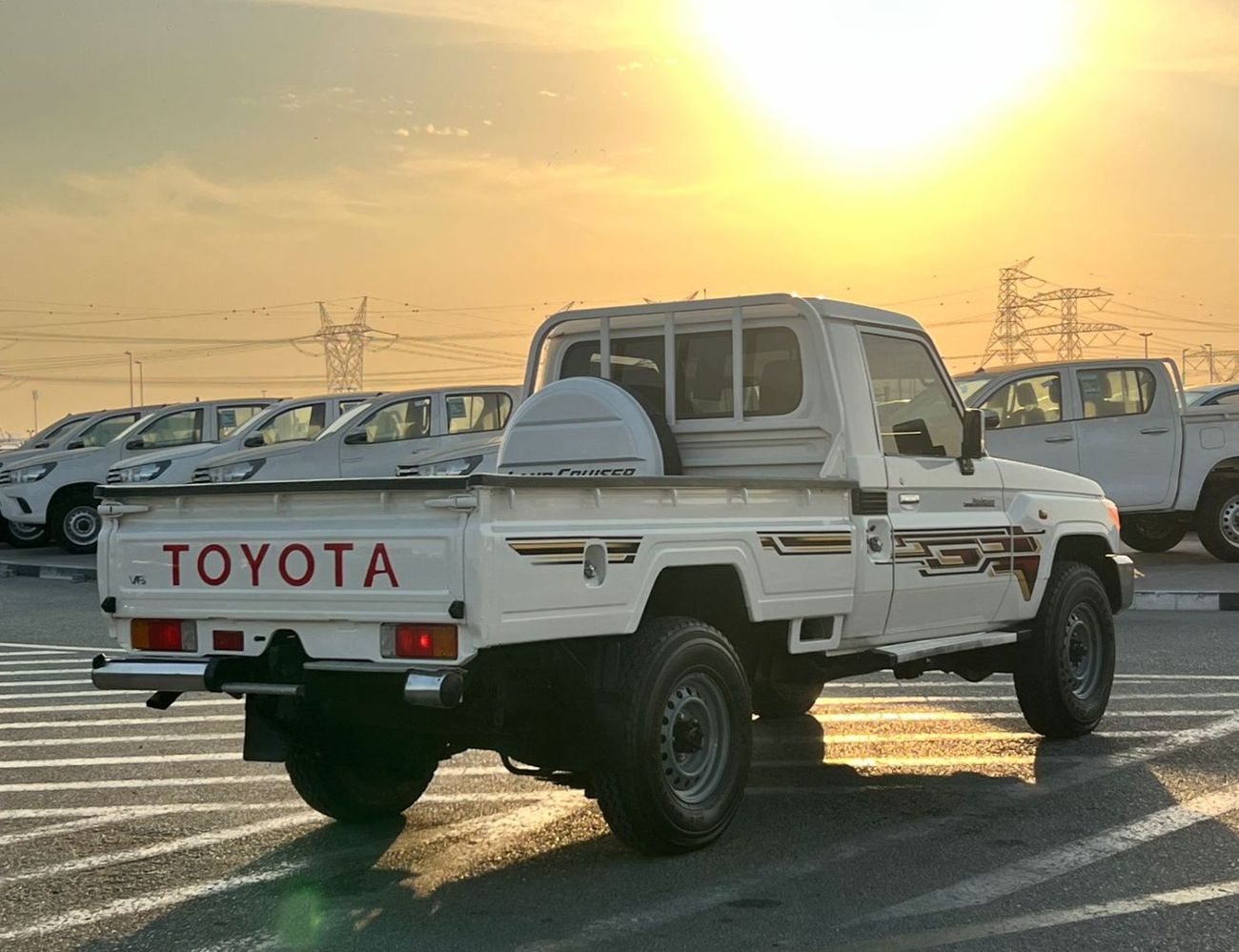 تويوتا لاند كروزر بيك آب 2018 Toyota Land Cruiser Pick up - Single Cabin - 4.0L V6 - AWD 4x4 - Patrol Manual - Fully Maintain