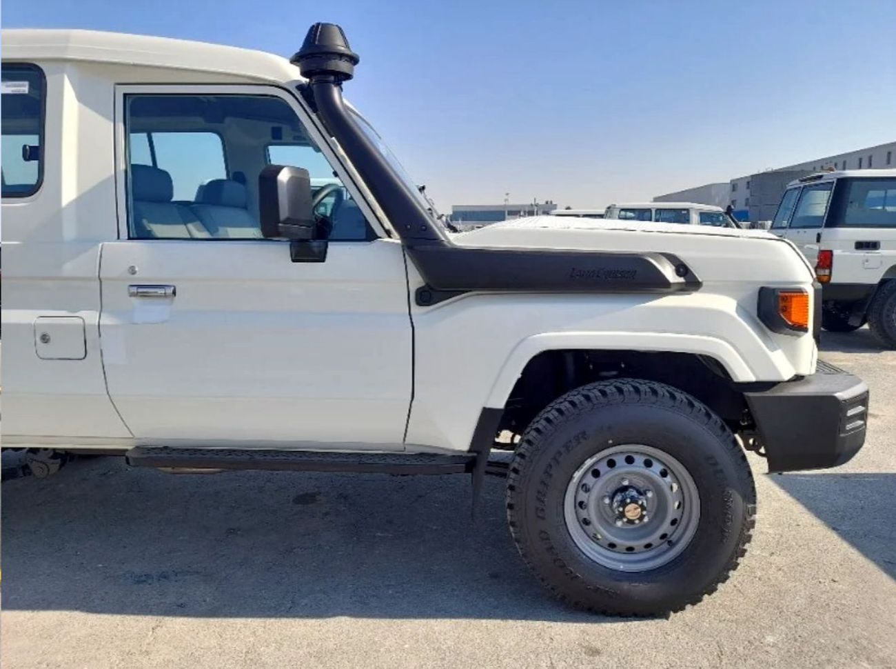 Toyota Land Cruiser 70 RHD TOYOTA LAND CRUISER LC78 4.2L DIESEL MT MY2025 - WHITE