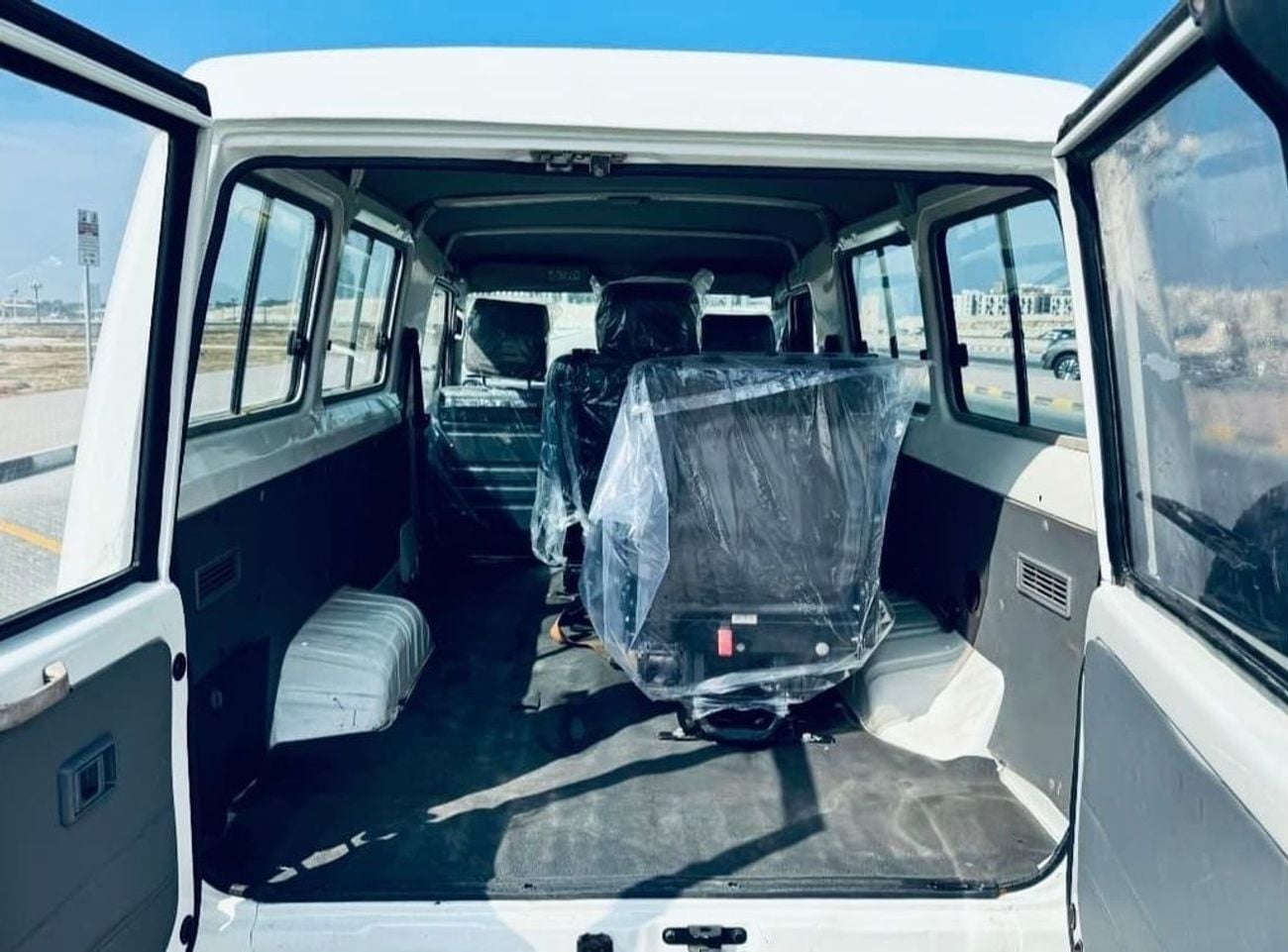 تويوتا لاند كروزر 70 LC76 STD 2018 RHD Diesel Engine 3 Doors Full Option Very Clean Title