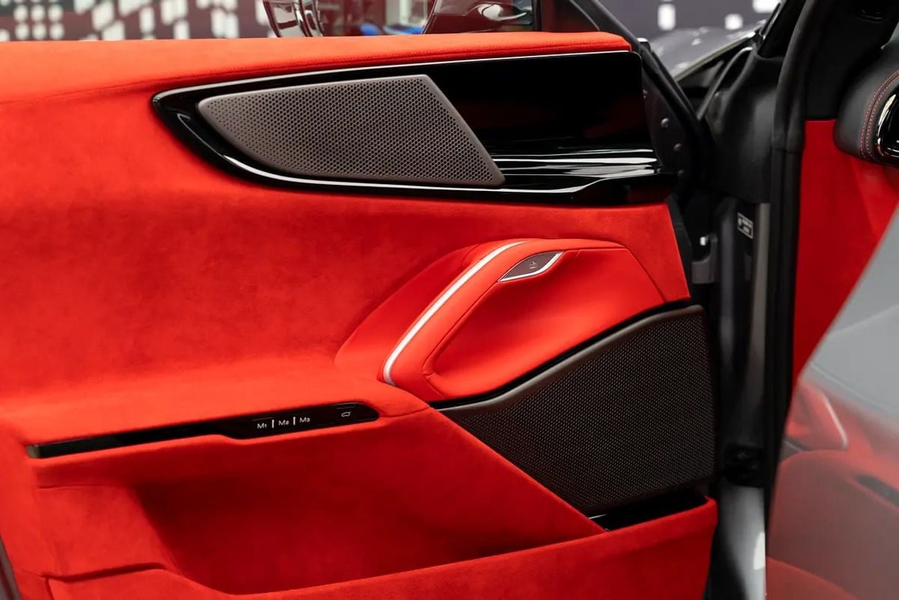 فيراري بوروسانجوي FERRARI | PUROSANGUE | FULL CARBON FIBER | GCC SPECS DEALER WARRANTY + SERVICE CONTRACT ( Al TAYER )