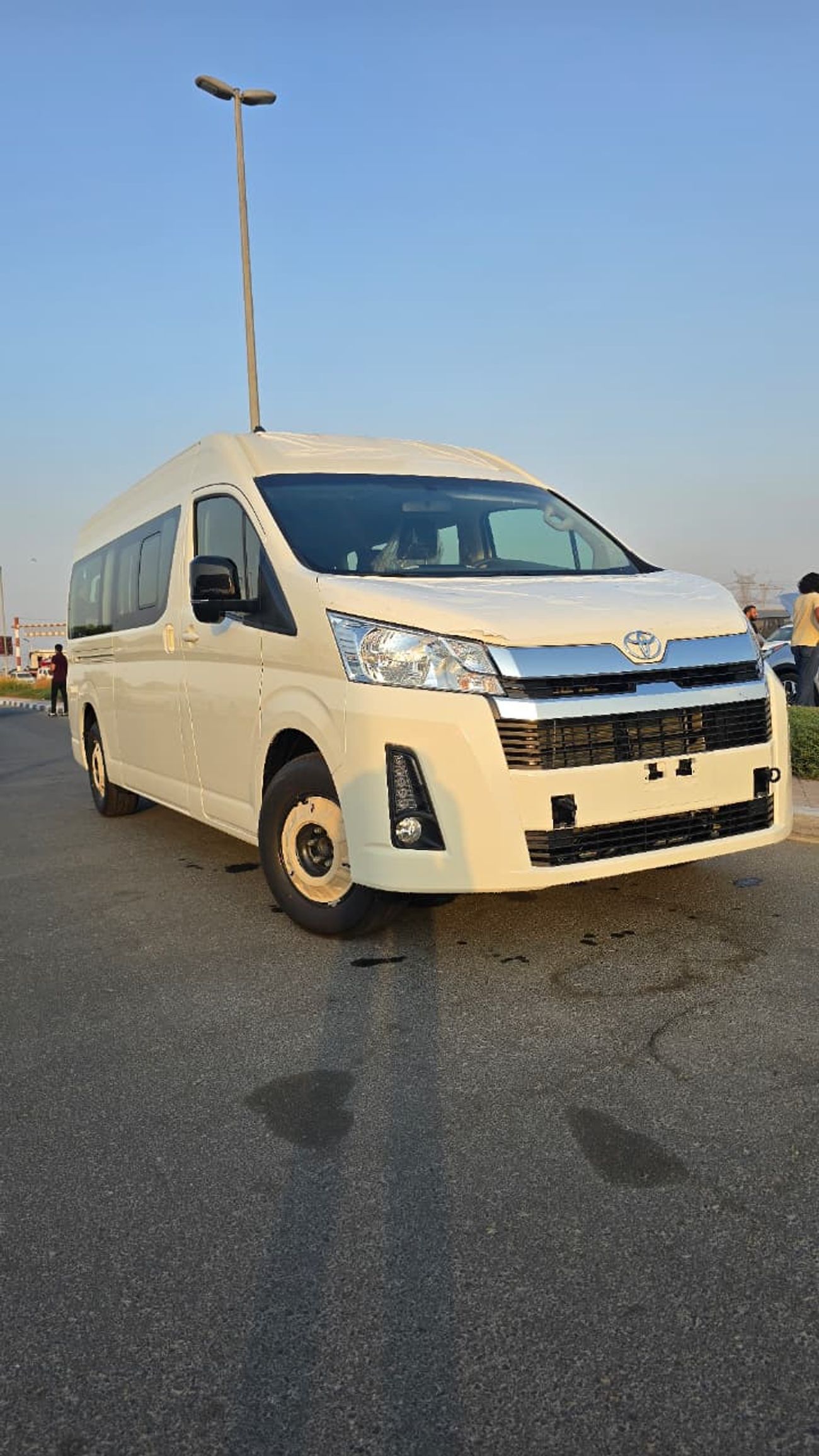 Toyota Hiace GL -High Roof  3.5L A/T