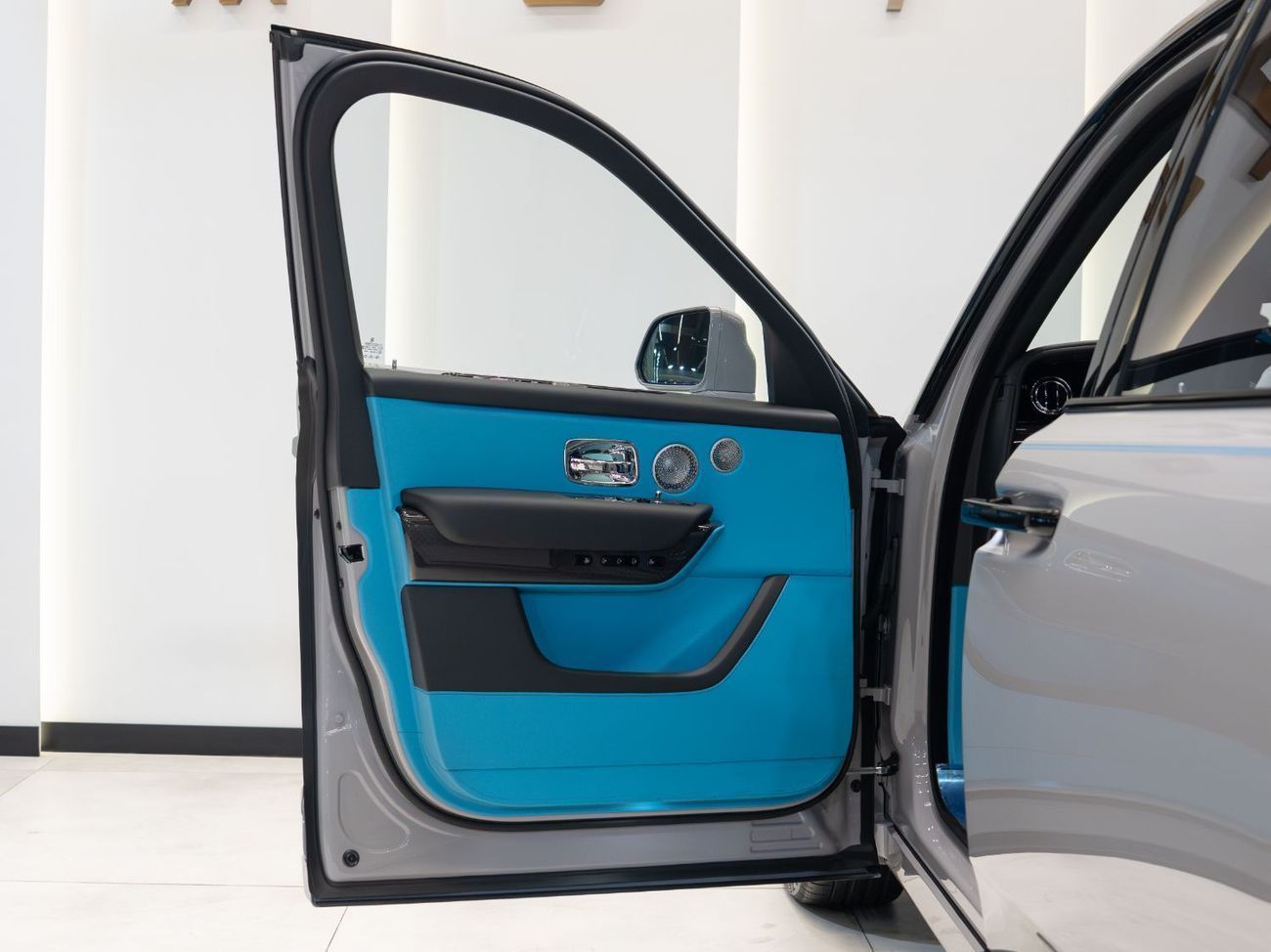 رولز رويس كولينان - BESPOKE TWO-TONE | GUCCI INTERIOR | BRAND NEW | 2025 | BLACK BADGE EDITION | 0 KM | FULL OPTION