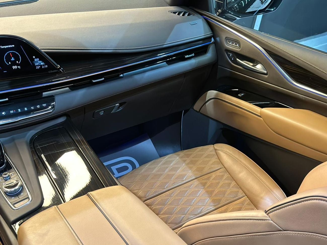 كاديلاك إسكالاد Sport Platinum 6.2L 4WD