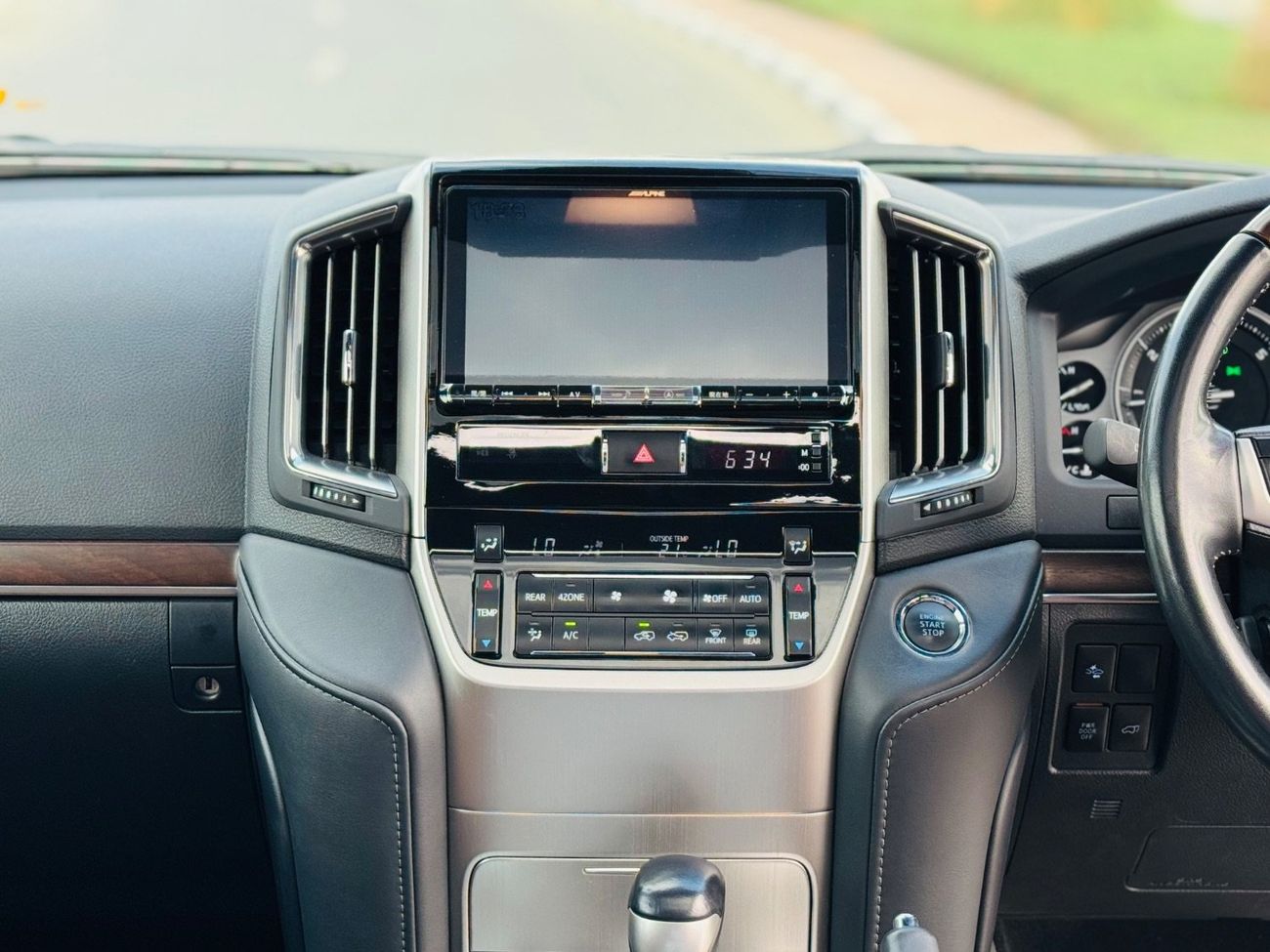 تويوتا لاند كروزر Zx wald edition top of the range