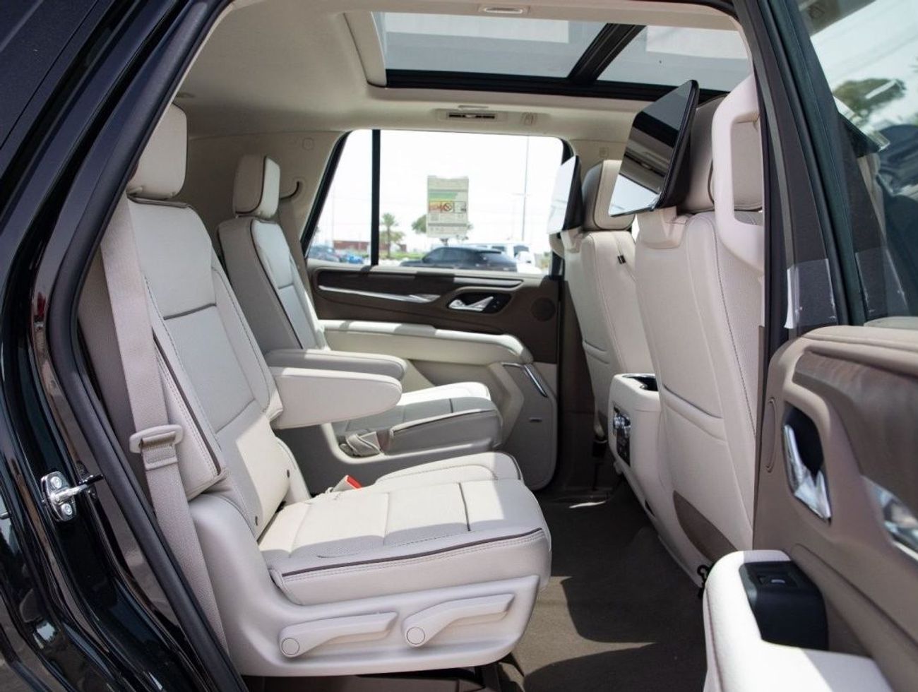 GMC Yukon 4WD DENALI + VIP + TV BLK EDITION. For Export