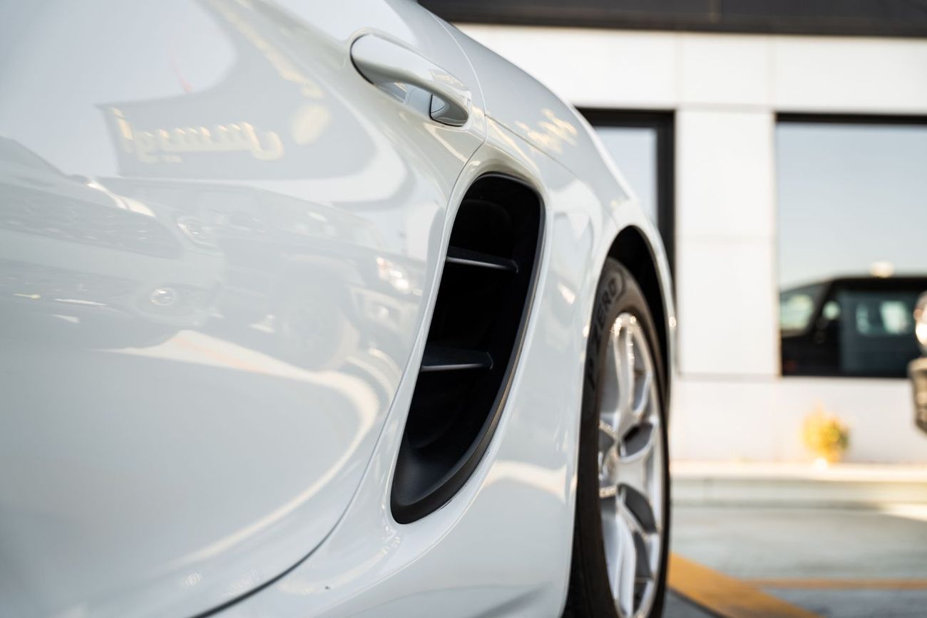 Porsche 718 Cayman GLS MIDLINE 2023 Agency Warranty GCC 2.0L Turbo 4 Cylinders Low Mileage Full Service History