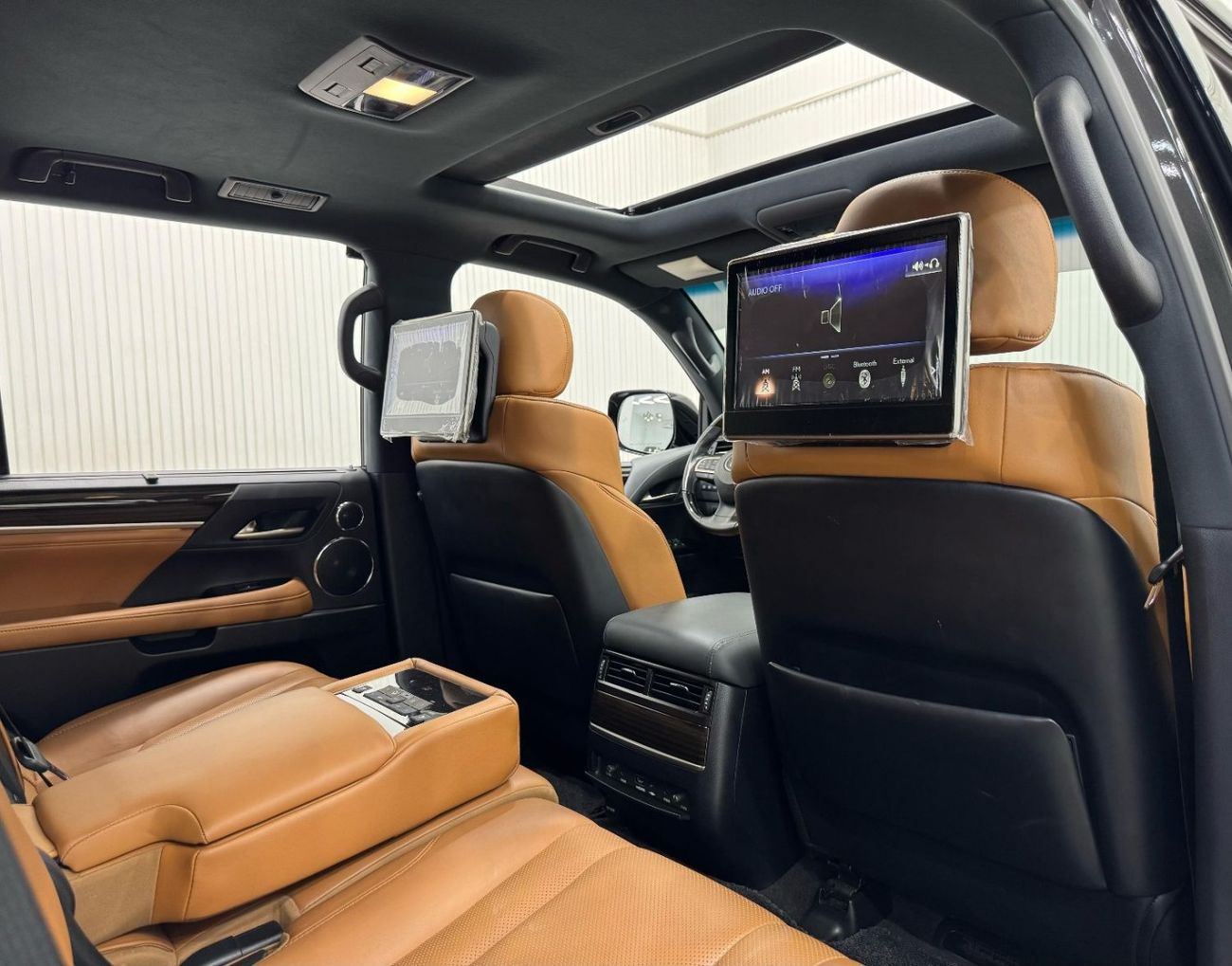 Lexus LX 570 Signature Edition 2021 Lexus LX570 Signature Edition, July 2027 Lexus Warranty, Fully Loaded, 8 Seat