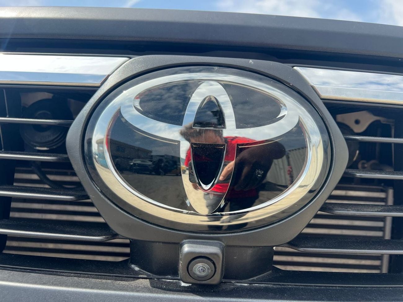 تويوتا هيلوكس RIGHT HAND DRIVE ONLY FOR EXPORT 2.8L AT PUSH START