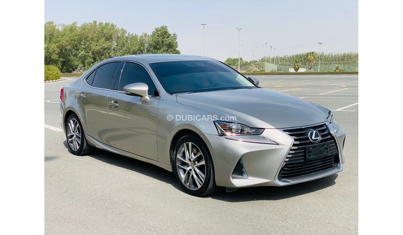 Lexus IS300 Platinum Lexus is 300 GCC full option perfect condition original paint under warranty