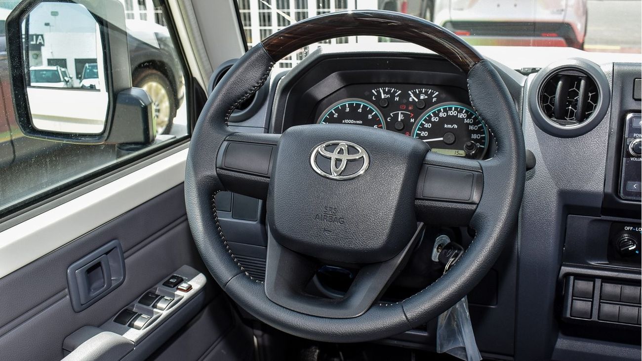 Toyota Land Cruiser Pick Up 4.0L V6 Double Cabin M/T