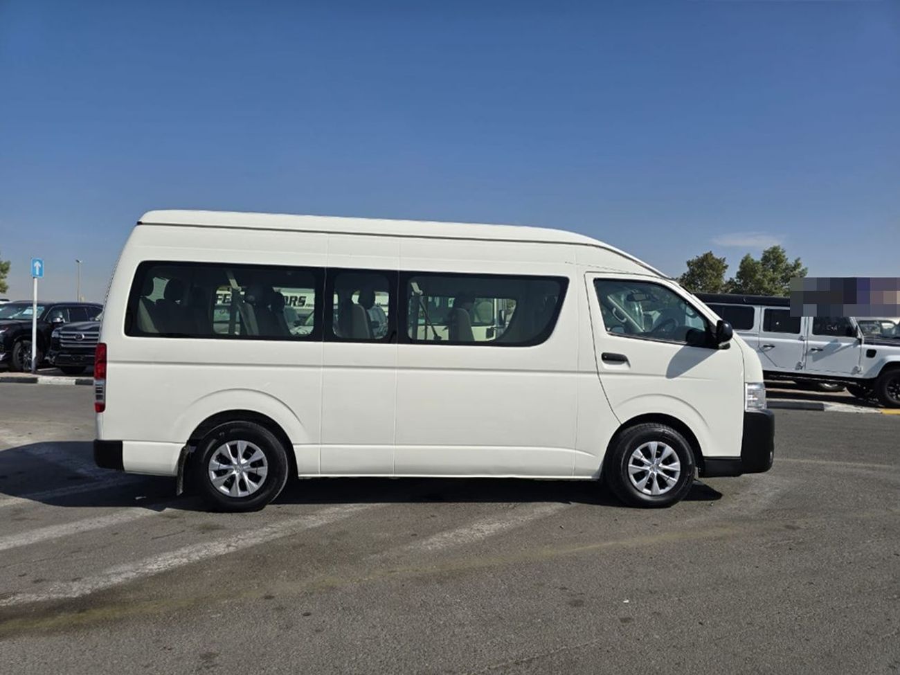 Toyota Hiace TOYOTA HIACE COMMUTER VAN RHD 2016 MODEL 3.0 L DIESEL AUTOMATIC(PM30307)