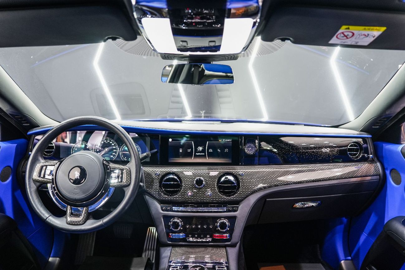 رولز رويس جوست Black Badge, Two-Tone Interior, Rear Entertainment, Dealer Warranty + Service